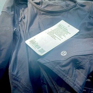 Lululemon black training top crop mesh paneling NwT